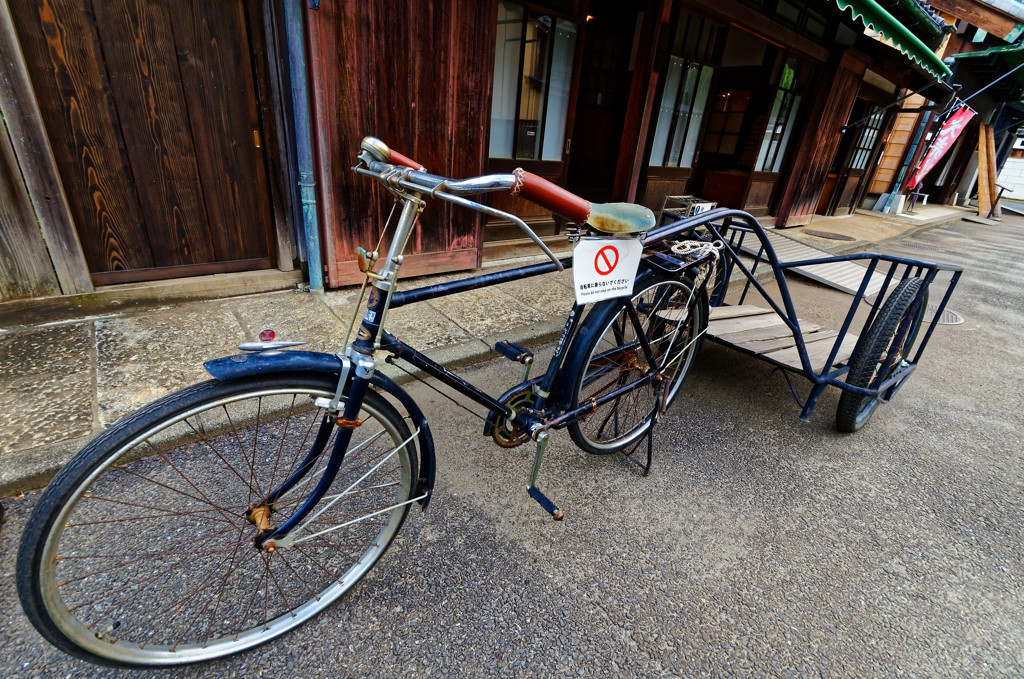 自転車とリヤカーのある風景　江戸東京たてもの園にて