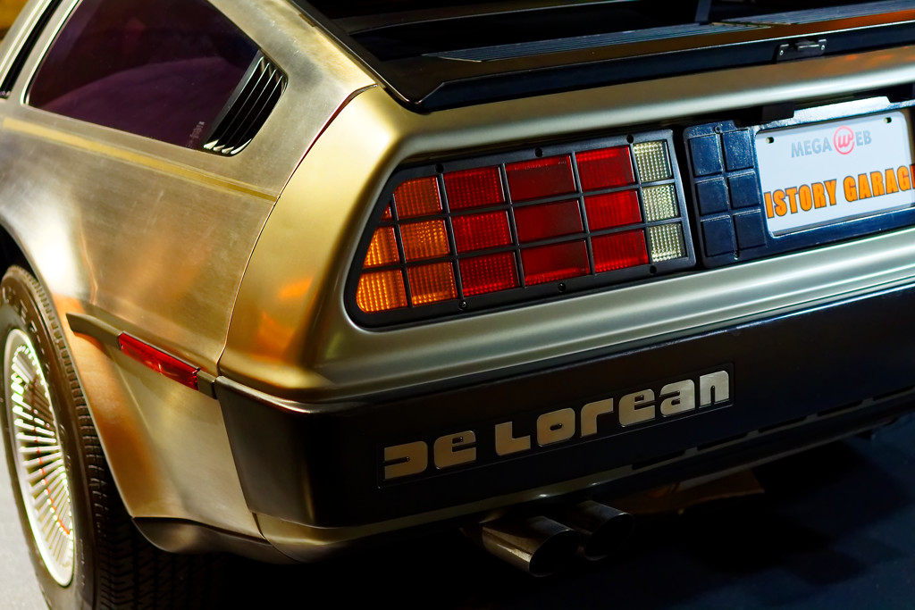 デロリアン リアグリル　（お台場 HISTORYGARAGE ）
