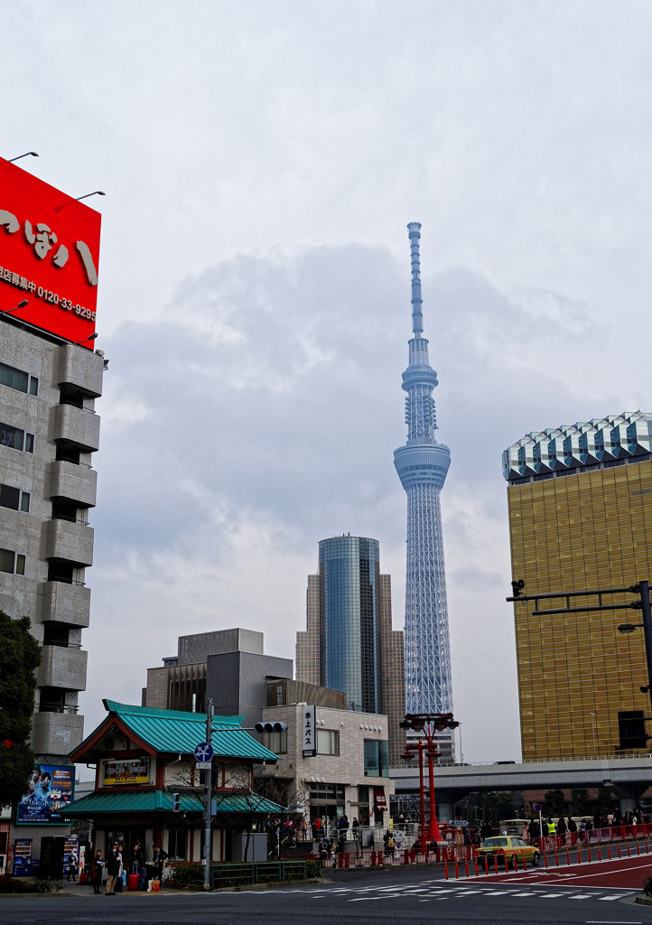 浅草ぶらり 雷門通り吾妻橋交差点よりスカイツリーを望む By Tune Id 写真共有サイト Photohito