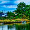漁船係留の川辺の光景　(山口県 萩市)