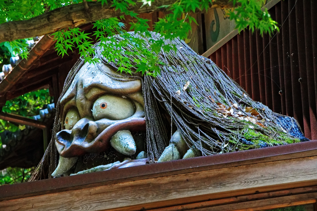 鬼太郎茶屋の屋根②　深大寺にて