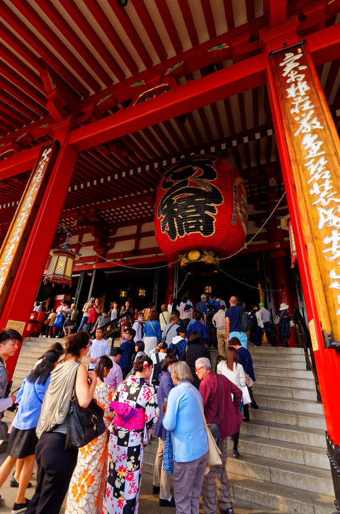 この中に外人さん何割いるの？　（浅草寺）