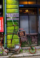 １４０年ぐらい前の自転車　（台東区 谷中）