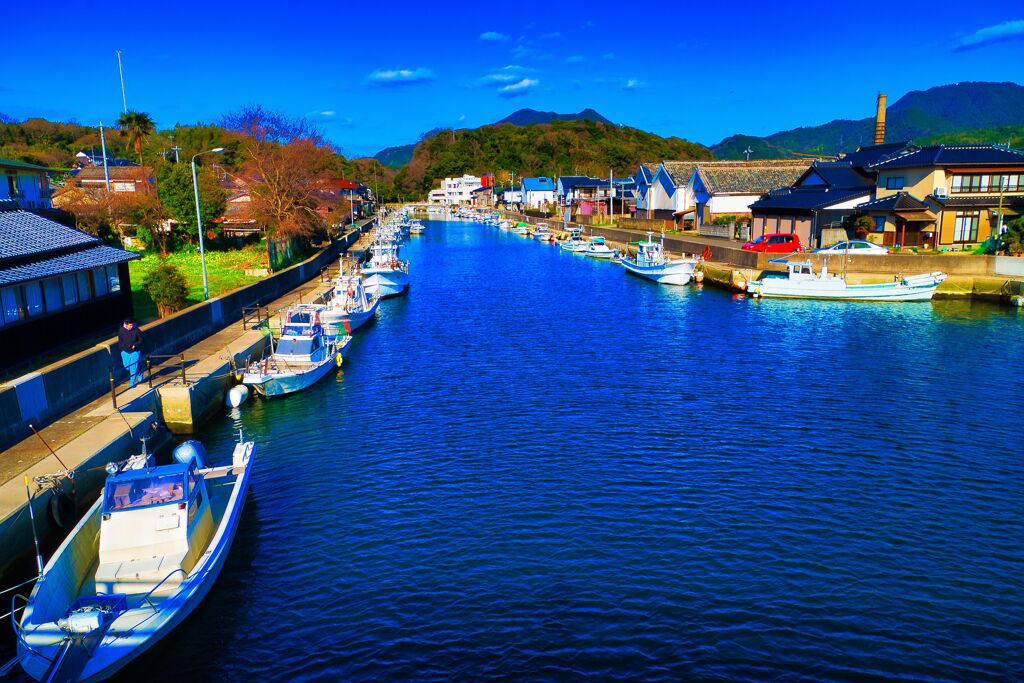 碧空と運河　(山口県萩市)