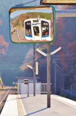 ミラー越しの貸切列車