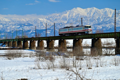 冬富山の鉄道風景