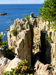 穏やかな海と岩