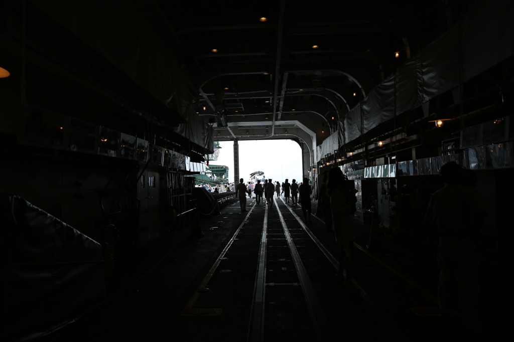 伏木港まつり２０１４護衛艦しらねＮｏ３格納庫