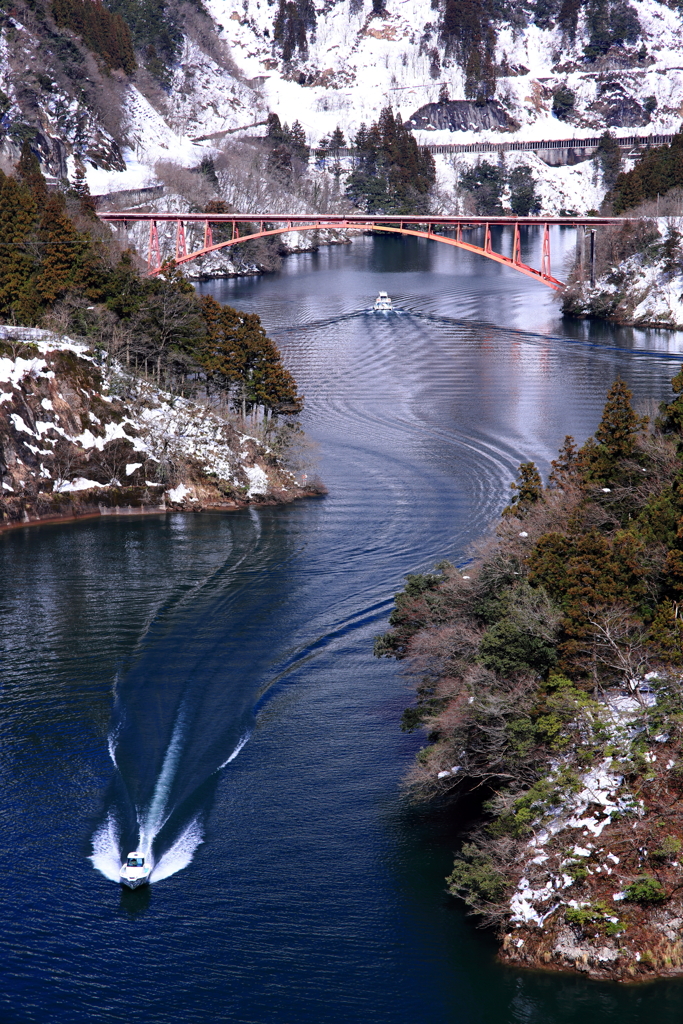 交わる波