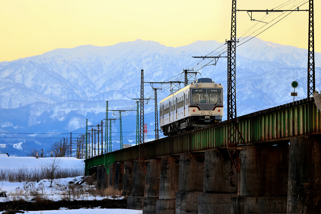 早朝の通勤電車