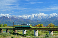 立山連峰積雪と紅葉