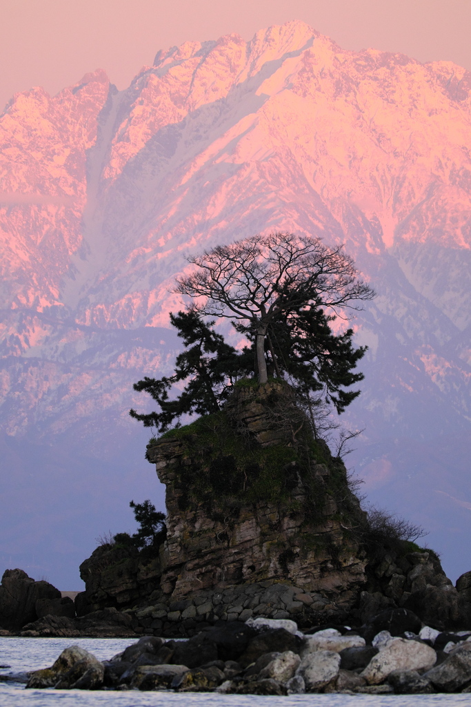 日暮れ紅立山連峰