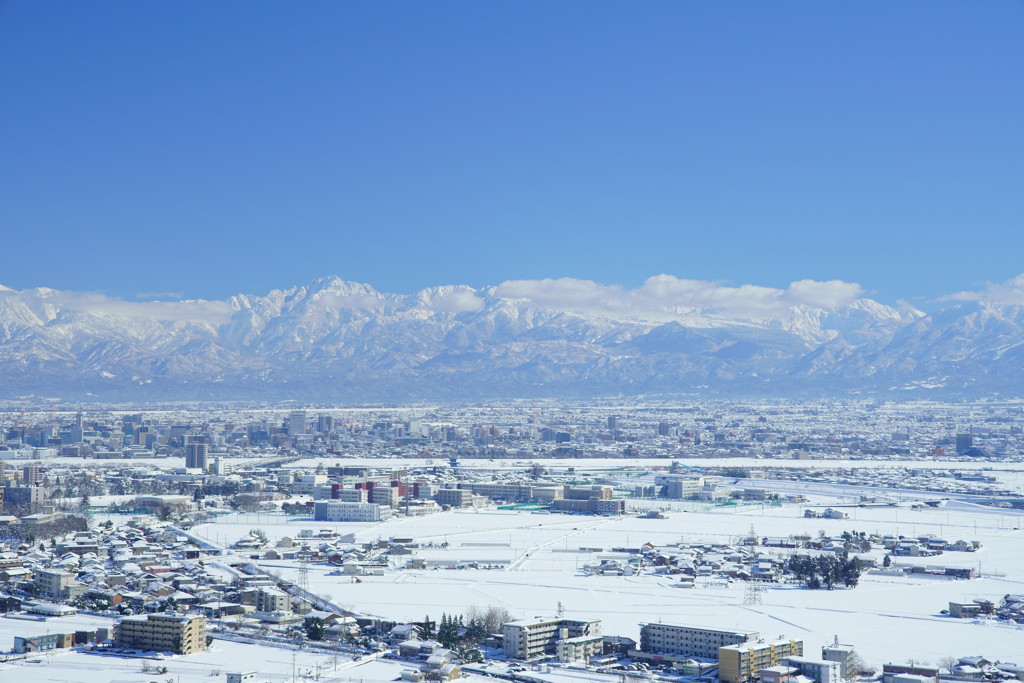 立山連峰白い街並み