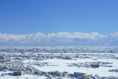 立山連峰白い街並み