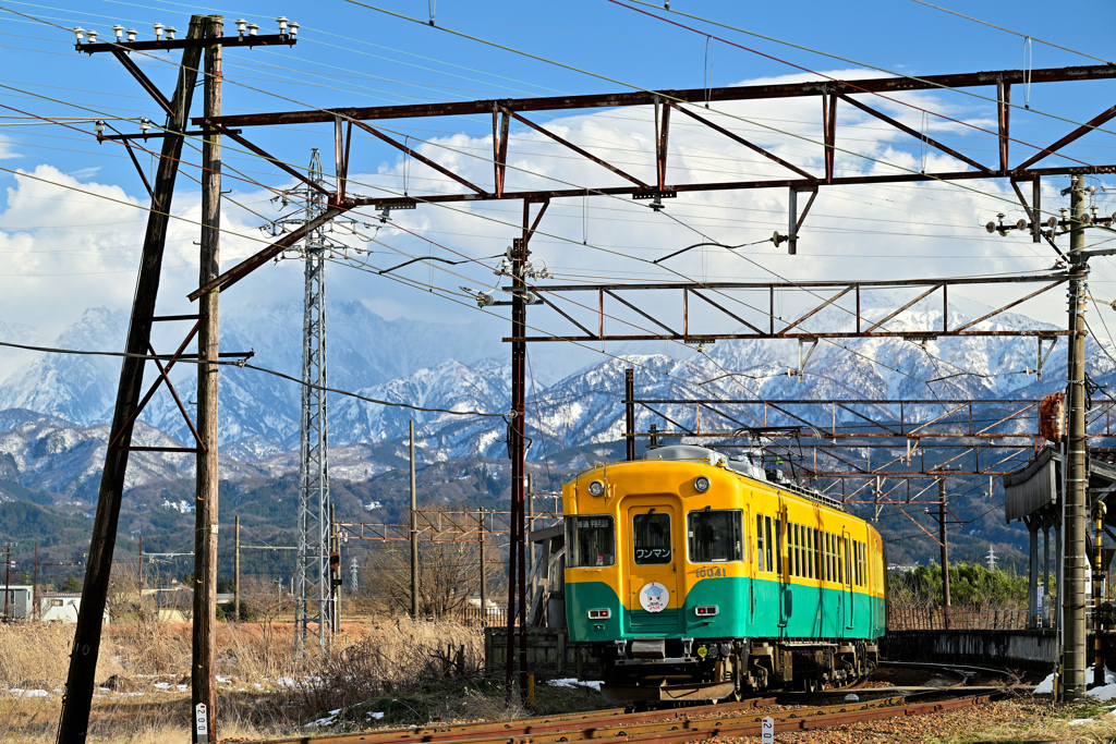 冬山とラクダ寺田駅