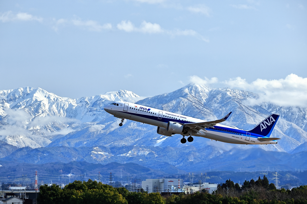 ANAと雪の立山連峰