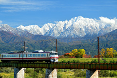 剱岳積雪と紅葉