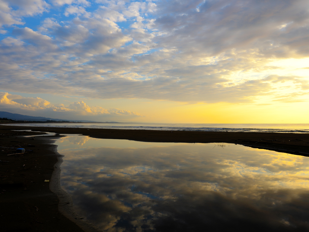 夕刻の砂浜