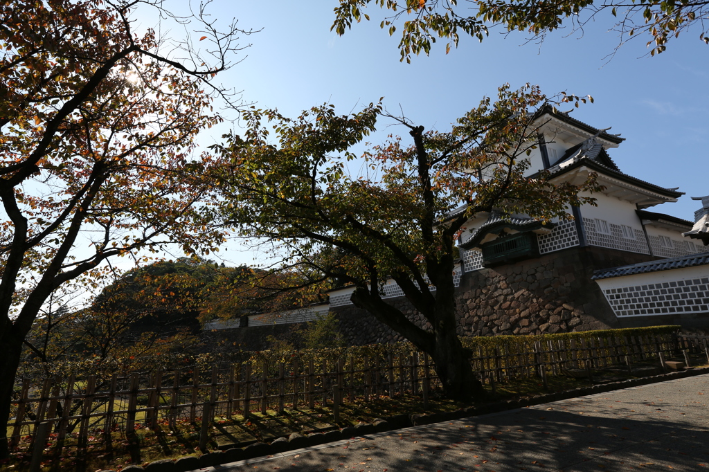 石川門秋の晴れ間
