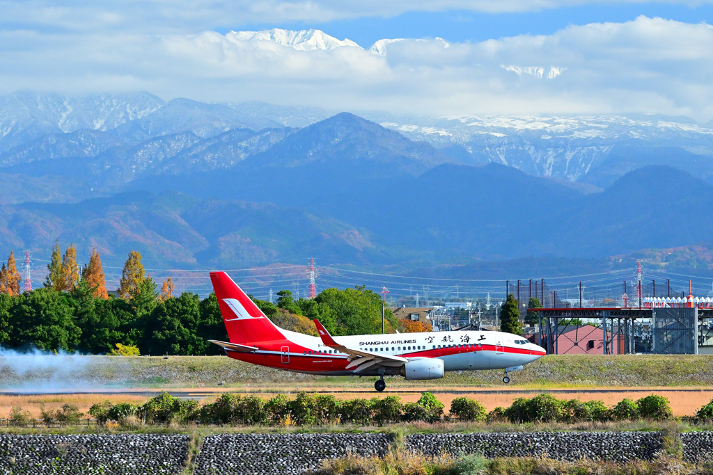 滑走路からの積雪/上海航空