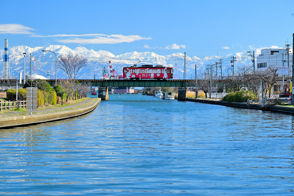 富山のコカコーラ電車