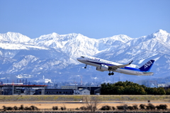 富山空港ANA立山連峰