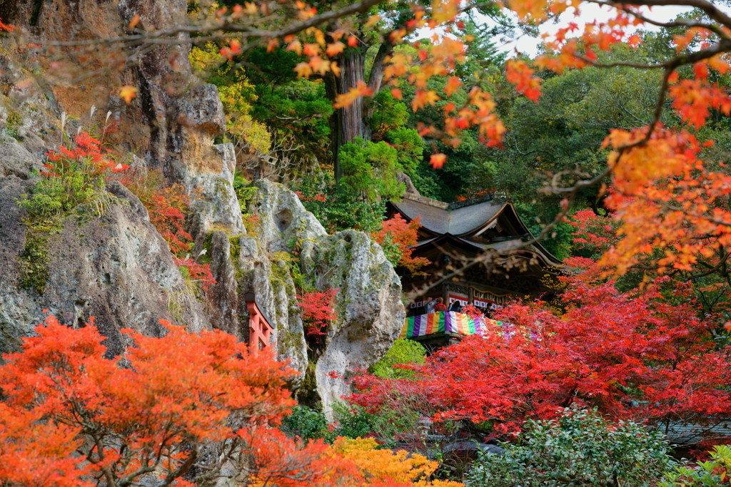 那谷寺紅葉彩り奇岩