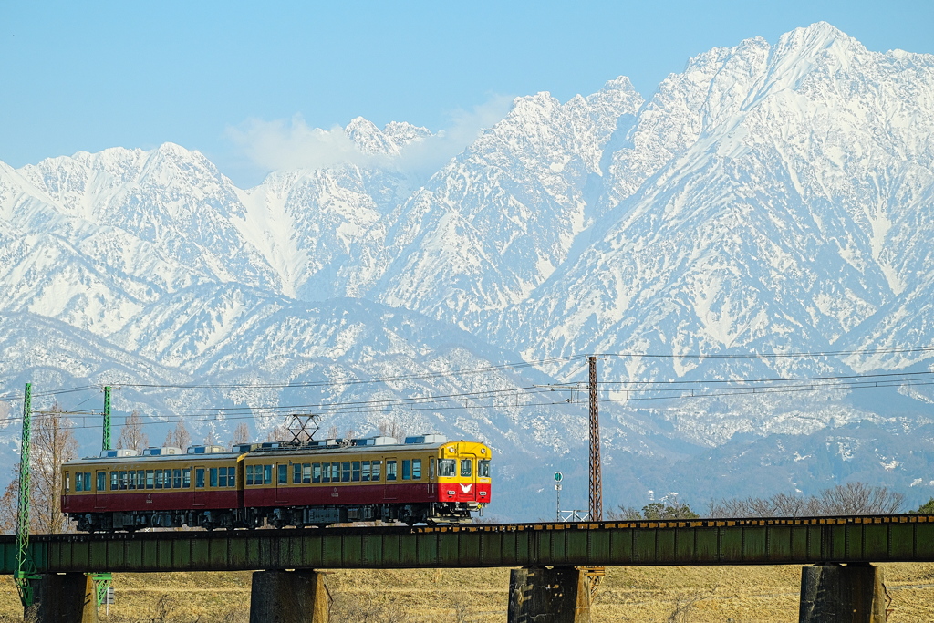 残雪立山連峰剱岳