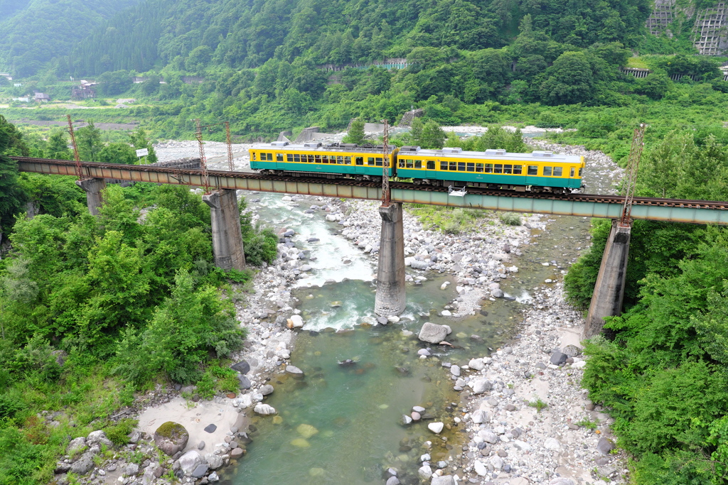 夏の山岳鉄道