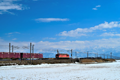 北に向かう貨物列車