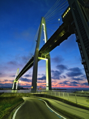 新湊大橋橋脚夕刻