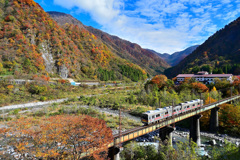 立山駅付近鉄橋紅葉1