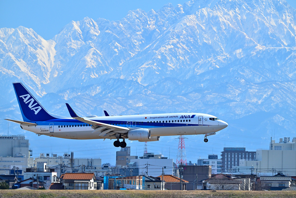 富山街並み立山連峰ANA