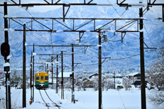 冬山行くラクダ電車