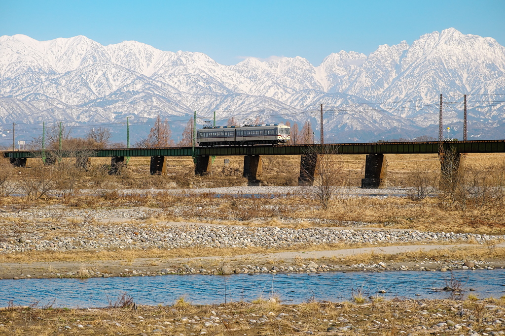 残雪剱岳