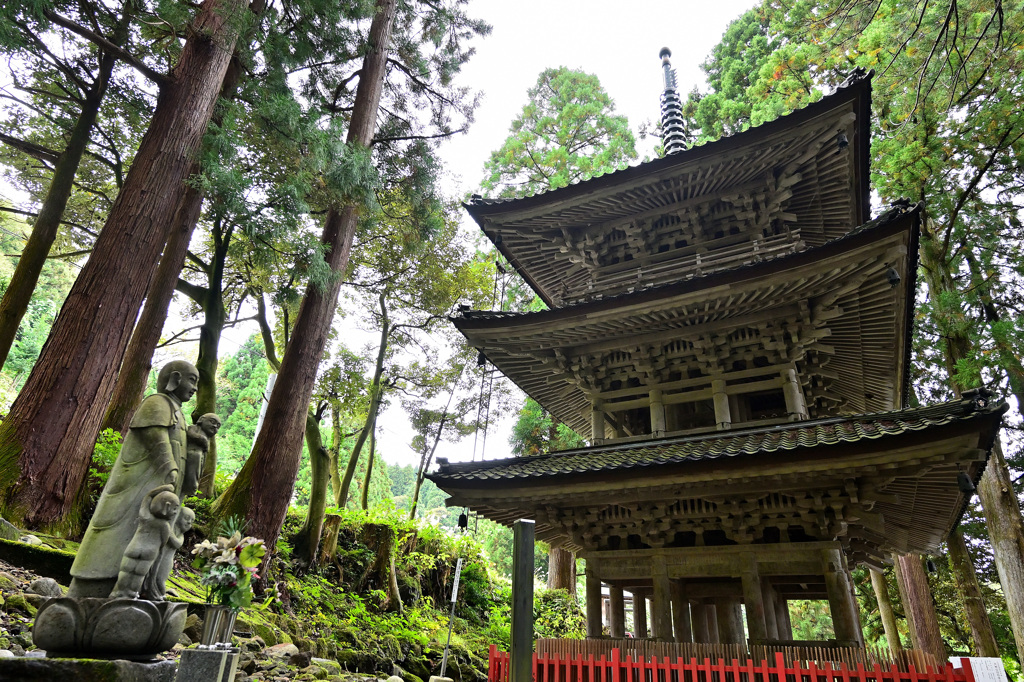 静寂の日石寺