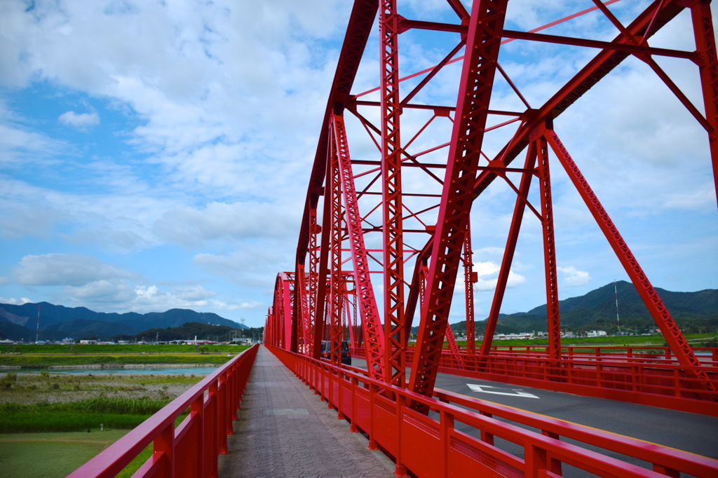 bridge in red