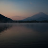 精進湖の朝焼け。