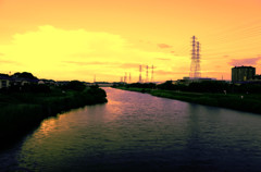 梅雨の中休みと夕焼けと水面