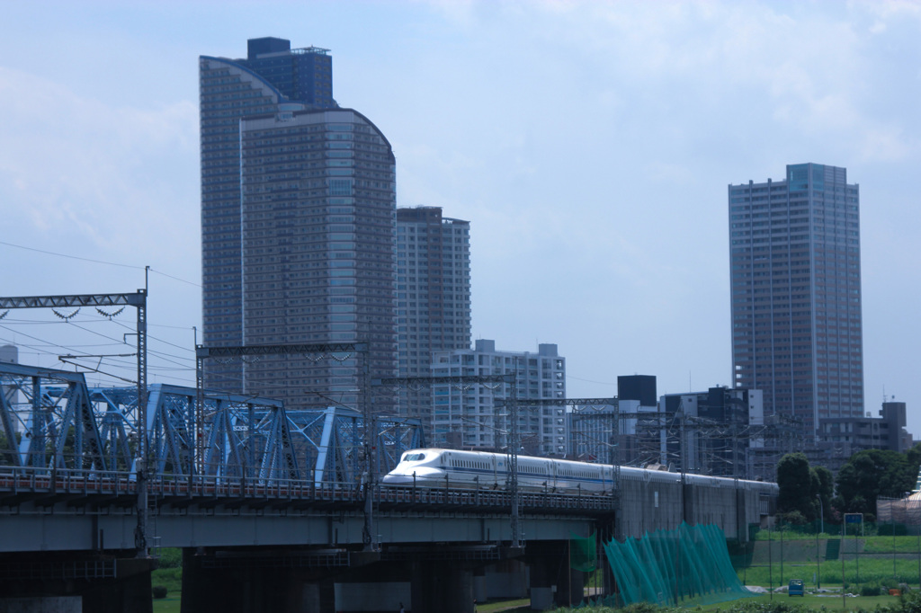 青い空と新幹線