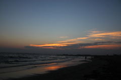 夕焼けと幕張の浜