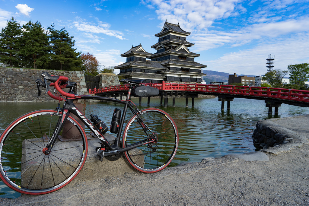 松本城×ロードバイク