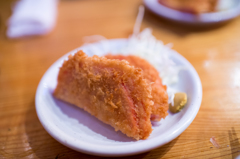 上野　立ち飲み屋カドクラ　名物のハムカツ