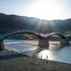 日差しを浴びる錦帯橋