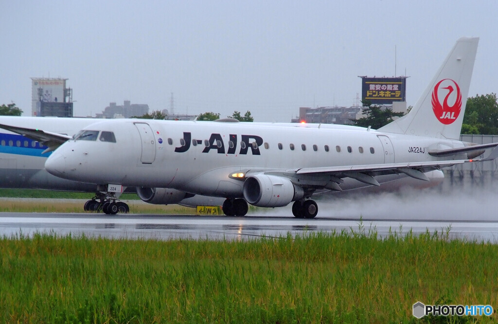 雨のAirport✈ERJ-170STD
