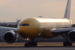 ITMの空へ★Boeing777-200