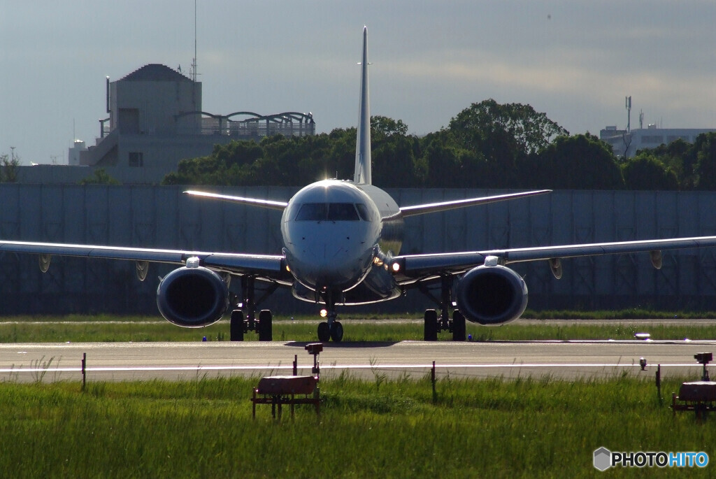 ITMの朝✈Embraer 190 
