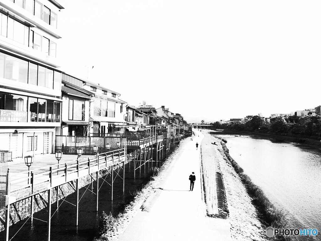 京都鴨川納涼床への誘い