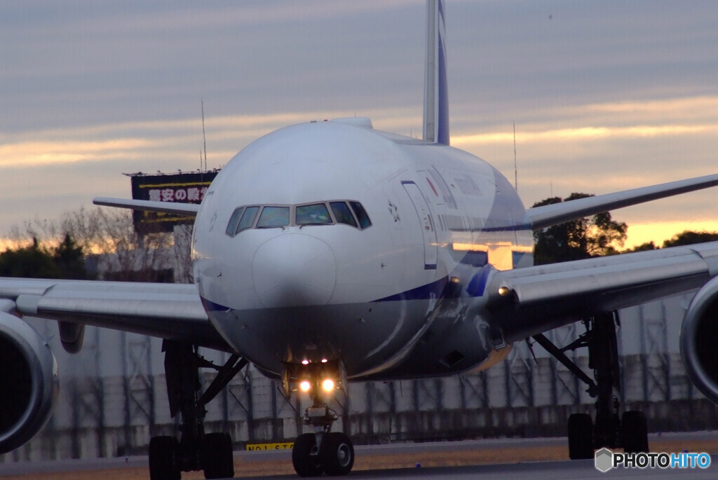 伊丹の朝✈Boeing 777-200