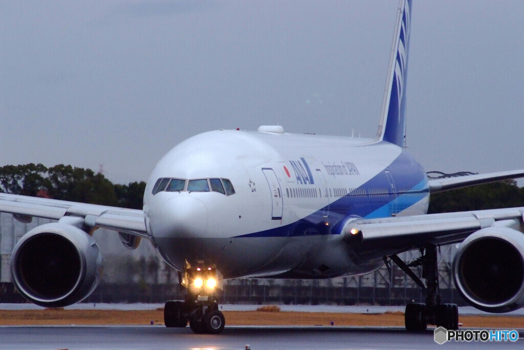 雨の滑走路Ⅱ✈Boeing 777-200